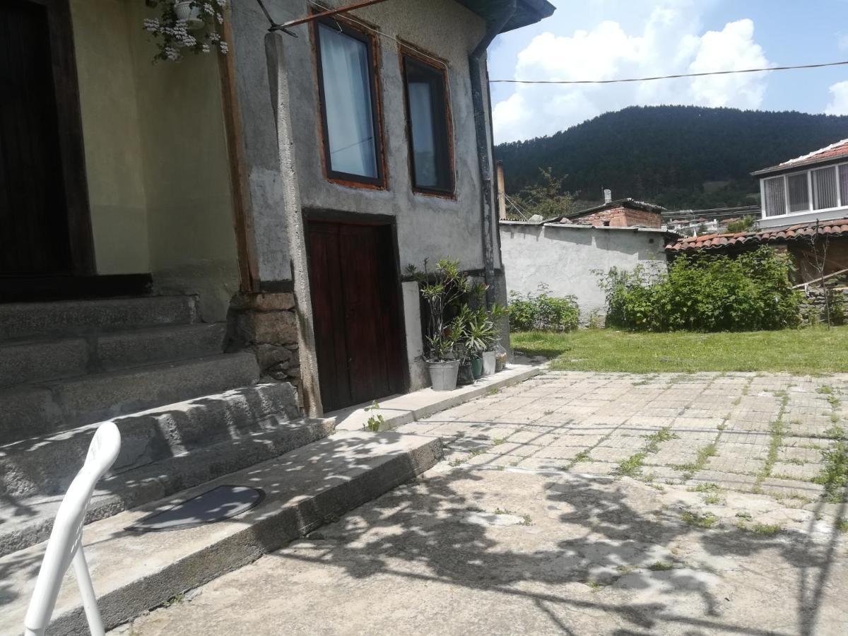 Къща Христини Ξενοδοχείο Kalofer Εξωτερικό φωτογραφία